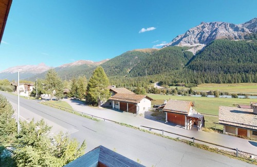 Madulain Apartment | Modern 3½ room flat on the ground floor, approx.