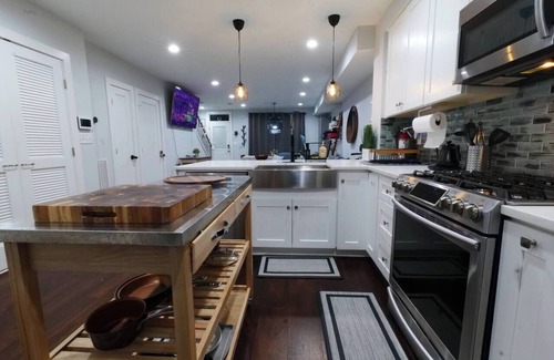 Trinidad House | Modern, 3bd, Metro Accessible w/Free Parking