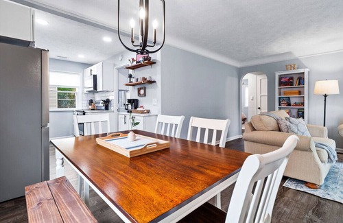 Parma Heights House | Modern 3Bed Home Near CLE With Private Backyard