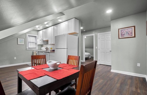 New Britain Apartment | Modern 3BR ★ Fast Wi-Fi + Free Parking ★ Flexible Cancel Anytime! - 10 Mins WeHa