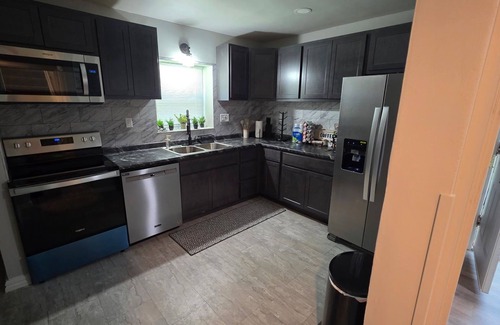University City House | Modern 3BR Getaway Near STL Attractions – Family-Friendly Comfort!