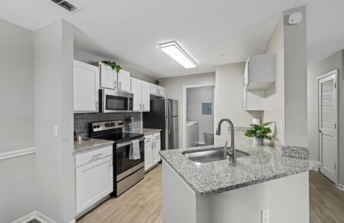 Athens Apartment | Modern 3BR Near UGA & Sanford Stadium, Pool + Gym and Hospitals