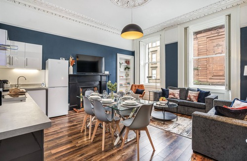 City Centre Glasgow Apartment | Modern 4 bedroom, City Centre Maisonette