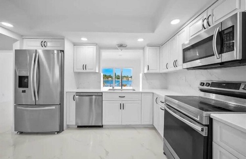 Pembroke Pines House | Modern, 4B/3B with Pool and Lake