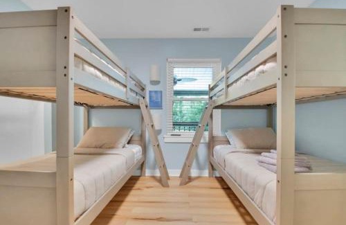 Bloomington House | Modern 4BR House in Bloomington