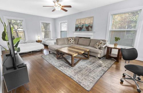 Riverside Terrace House | Modern 5BD Retreat I Near Hotspots I Sleeps 16