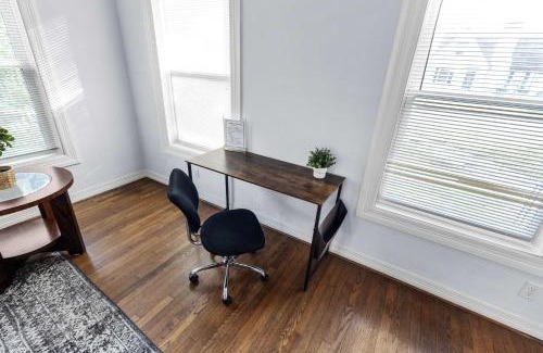 Riverside Terrace House | Modern 5BD Retreat I Near Hotspots I Sleeps 16