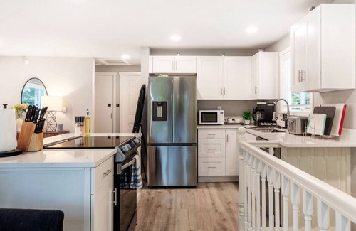 Bryn Mawr-Skyway House | Modern 5BR 3BA Remodeled Home with BBQ Backyard