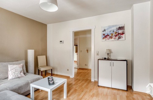 Saalfelder Hoehe Apartment | modern 60 m2 apartment in lovingly renovated house DG