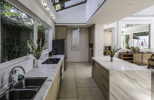 Berawa Villa | Modern 6BR Luxury Villa ★ Best Location in Canggu ★ Child Friendly ★ Fast Wifi