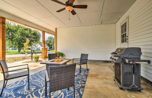 Stockton House | Modern Abode with Patio about 1 Mi to Stockton Lake!