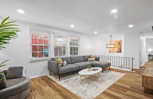 Cranberry Township House | Modern and Accessible 5 Bedroom Home in Cranberry, Pittsburg with Game Room