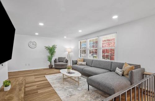 Cranberry Township House | Modern and Accessible 5 Bedroom Home in Cranberry, Pittsburg with Game Room