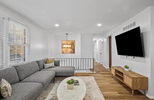 Cranberry Township House | Modern and Accessible 5 Bedroom Home in Cranberry, Pittsburg with Game Room