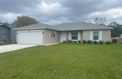 Indian River Estates House | Modern and comfortable new home with hot tub