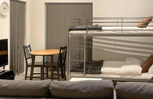 Molndal Municipality House | Modern and compact cottage in Lindome.