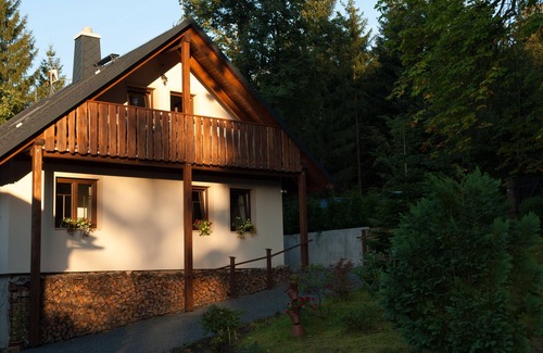 Barenfels House | Modern and cozy apartment right on the forest