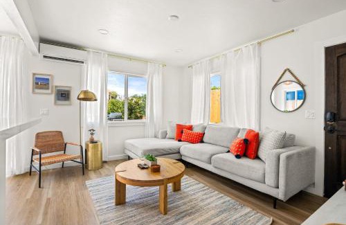 Crown Point House | Modern and Cozy in PB with Patio and Firepit
