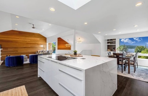 Sammamish House | Modern and Relaxing Lake Sammamish View House