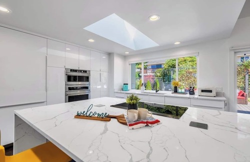 Sammamish House | Modern and Relaxing Lake Sammamish View House