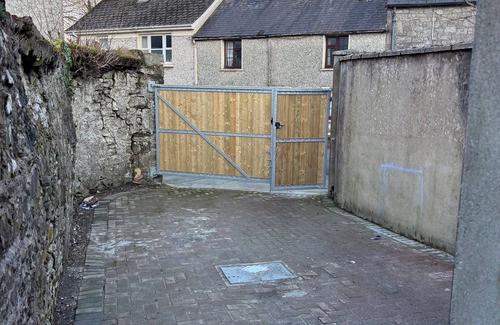 Oldcastle Apartment | Modern and secure 1-bedroom apartment in Oldcastle - Sleeps 2 -4 people