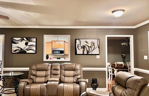 Bunnlevel House | Modern and Serene Charming One Story 3-Bedroom House in Smithfield, NC.