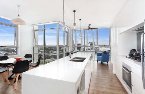 Zetland Apartment | Modern and Spacious 2BR Zetland Apartment Facing the Setting Sun