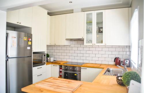Oxley Park House | Modern and Stylish 3 bedroom home, Western Sydney Ideal for Contractors