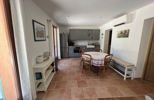 Cotignac Condo | Modern apartment 10min to walk to the city center WITH swimming pool