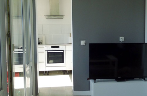 Hochheide Apartment | Modern apartment 45 m" up to 3 persons with balcony, elevator, WLAN,