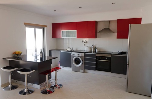 Lagoa e Carvoeiro Apartment | Modern apartment 5 km from Carvoeiro with terrace and barbecue