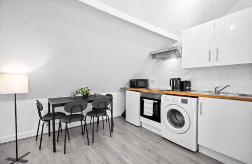 Stonnall Apartment | Modern Apartment - Accommodates 4 - On Street Parking Available 2CR