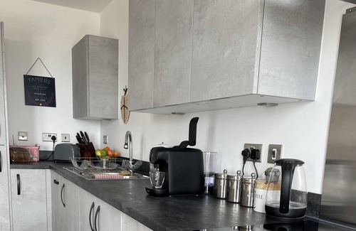 South Hornchurch Apartment | Modern Apartment All Amenities Greater London