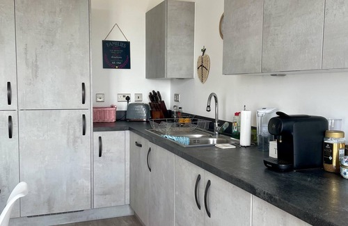 South Hornchurch Apartment | Modern Apartment All Amenities Greater London