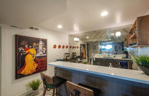 Mount Olympus Apartment | Modern Apartment close to freeway!