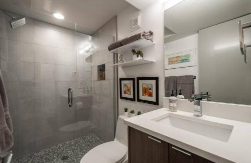 Mount Olympus Apartment | Modern Apartment close to freeway!