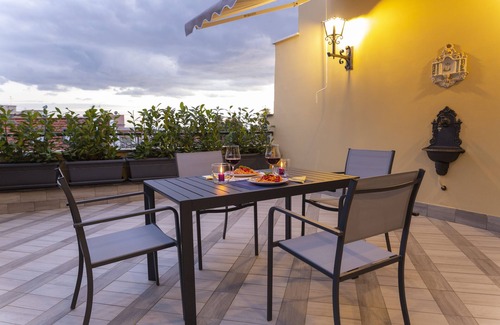 Chiaia Apartment | Modern apartment in Chiaia on two levels with panoramic terrace