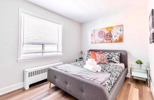 Hamilton Apartment | Modern Apartment in Corktown Hamilton Sleeps 4
