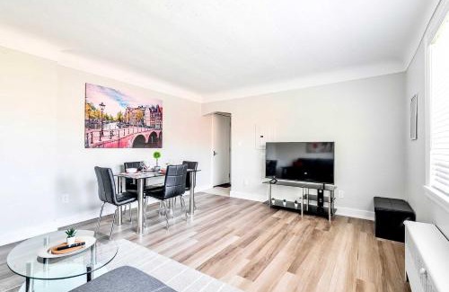 Hamilton Apartment | Modern Apartment in Corktown Hamilton Sleeps 4