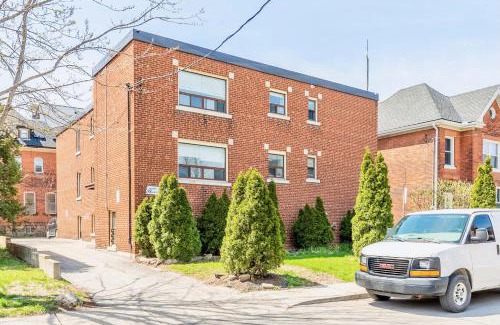 Hamilton Apartment | Modern Apartment in Corktown Hamilton Sleeps 4