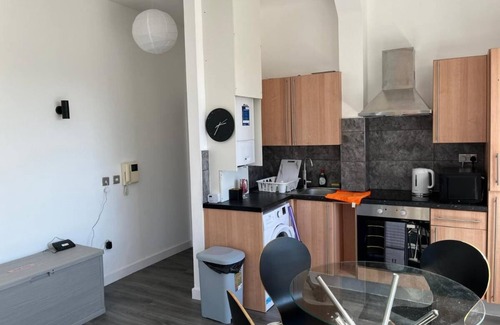 Chorlton-on-Medlock Apartment | Modern apartment in city centre