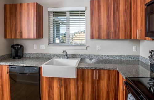 Vancouver Apartment | Modern Apartment in Prime Location (ID4523)
