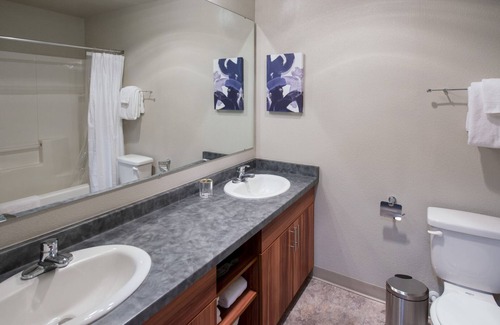 Vancouver Apartment | Modern Apartment in Prime Location (ID4523)