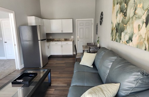 Iola Apartment | Modern Apartment on the Square
