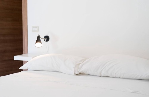 Strongoli Apartment | Modern apartment with private patio