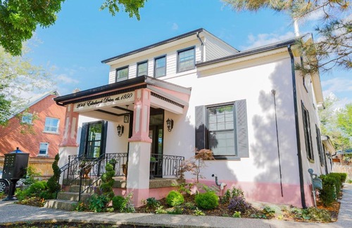 Burlington Apartment | Modern Apt Near Downtown Burlington Ideal for long stays - U2 - The Blair