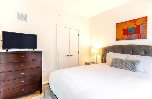 Seaport District Apartment | Modern Apt with City Views