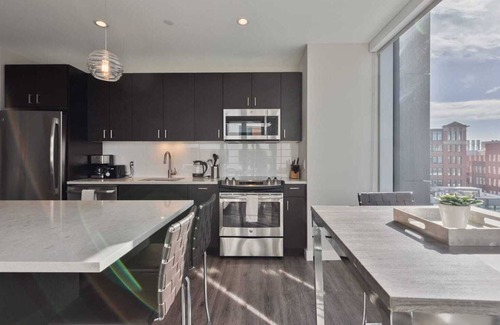 Seaport District Apartment | Modern Apt with Gym S