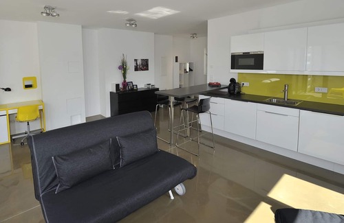 Rudolfsheim-Funfhaus Apartment | Modern, Architect-Designed Penthouse Loft With 2 Outdoor Roof Terraces