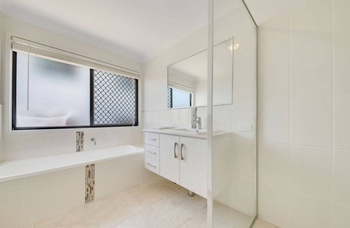 Kinka Beach House | Modern Beach House in A Quiet Location